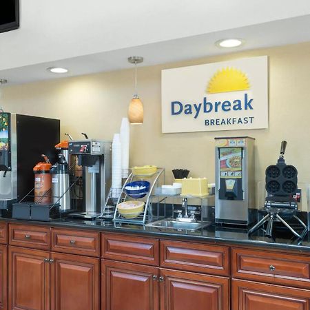 Days Inn By Wyndham Geneva/Finger Lakes Zewnętrze zdjęcie