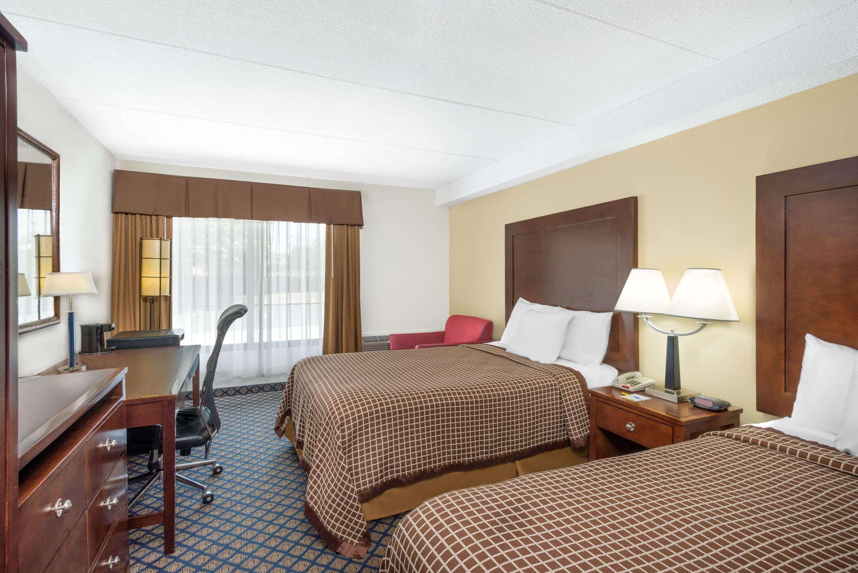 Days Inn By Wyndham Geneva/Finger Lakes Zewnętrze zdjęcie