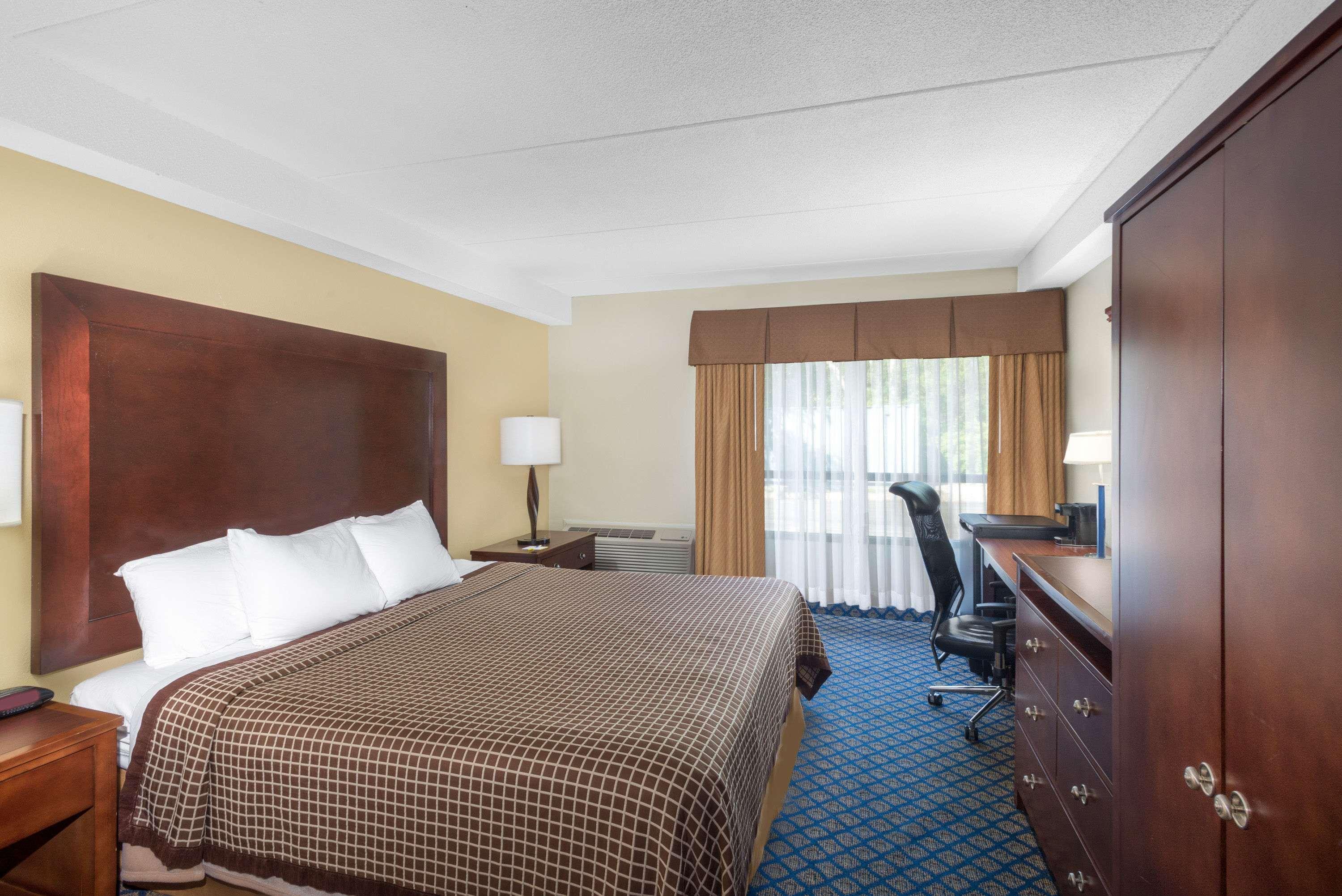 Days Inn By Wyndham Geneva/Finger Lakes Zewnętrze zdjęcie