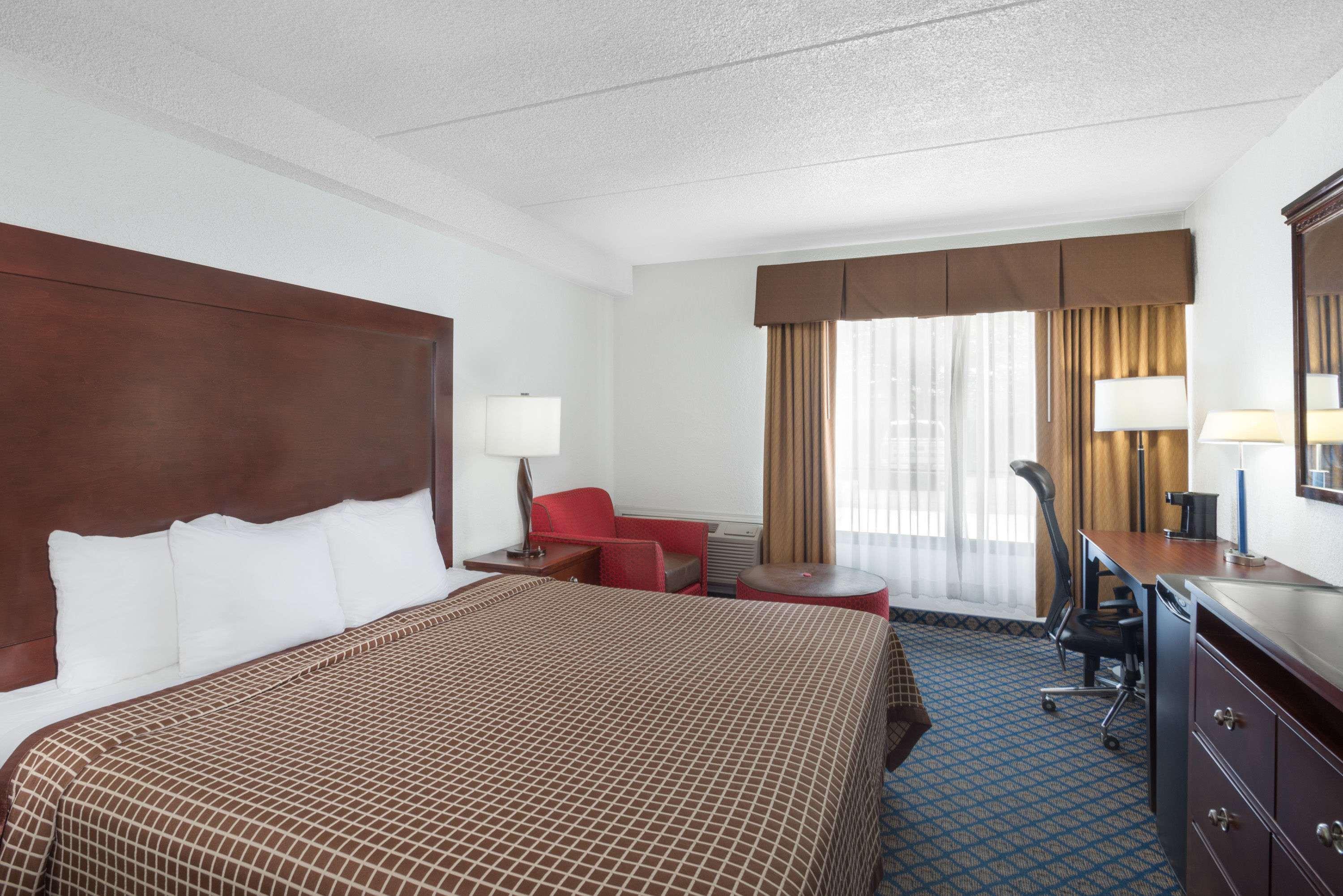 Days Inn By Wyndham Geneva/Finger Lakes Zewnętrze zdjęcie
