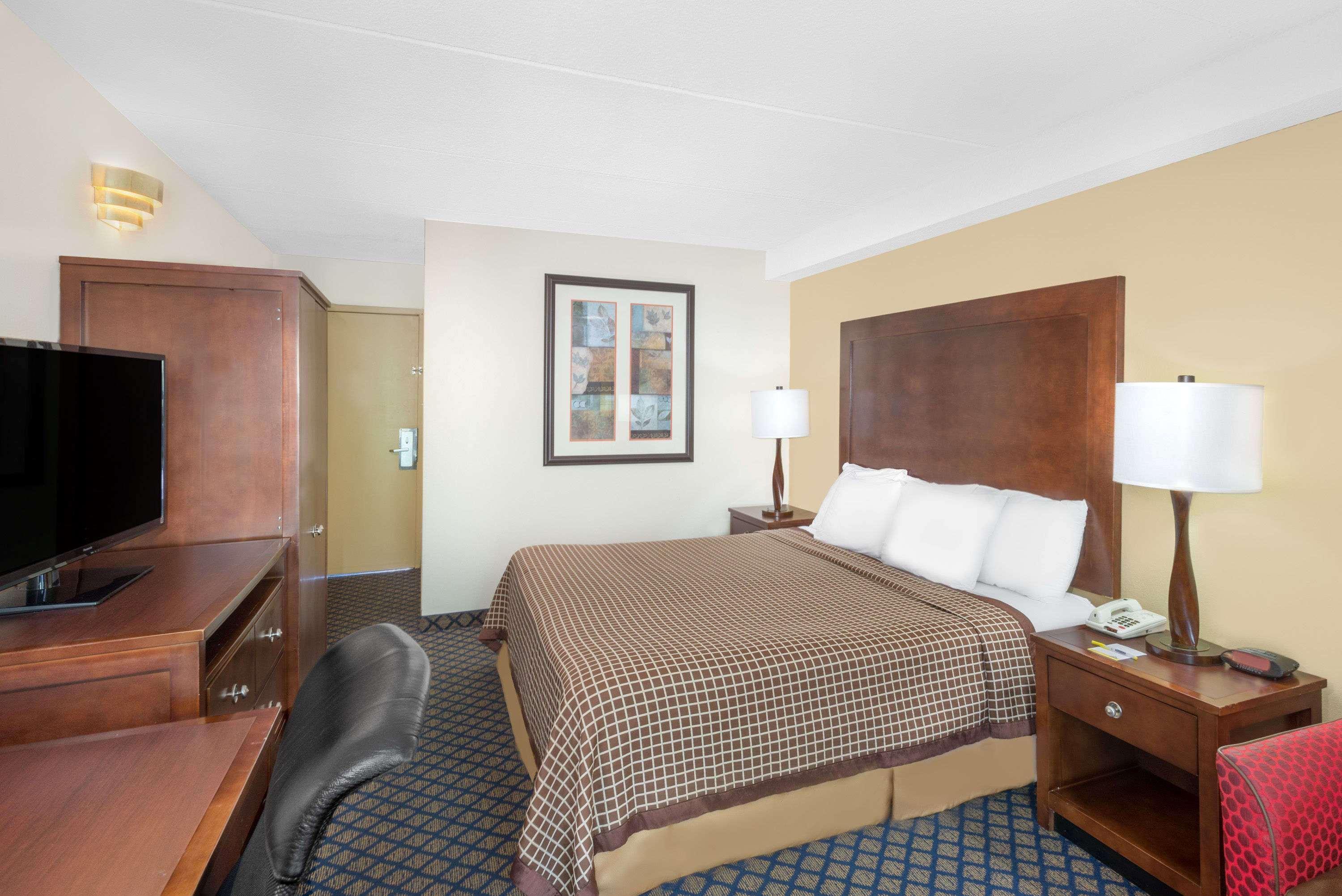 Days Inn By Wyndham Geneva/Finger Lakes Zewnętrze zdjęcie