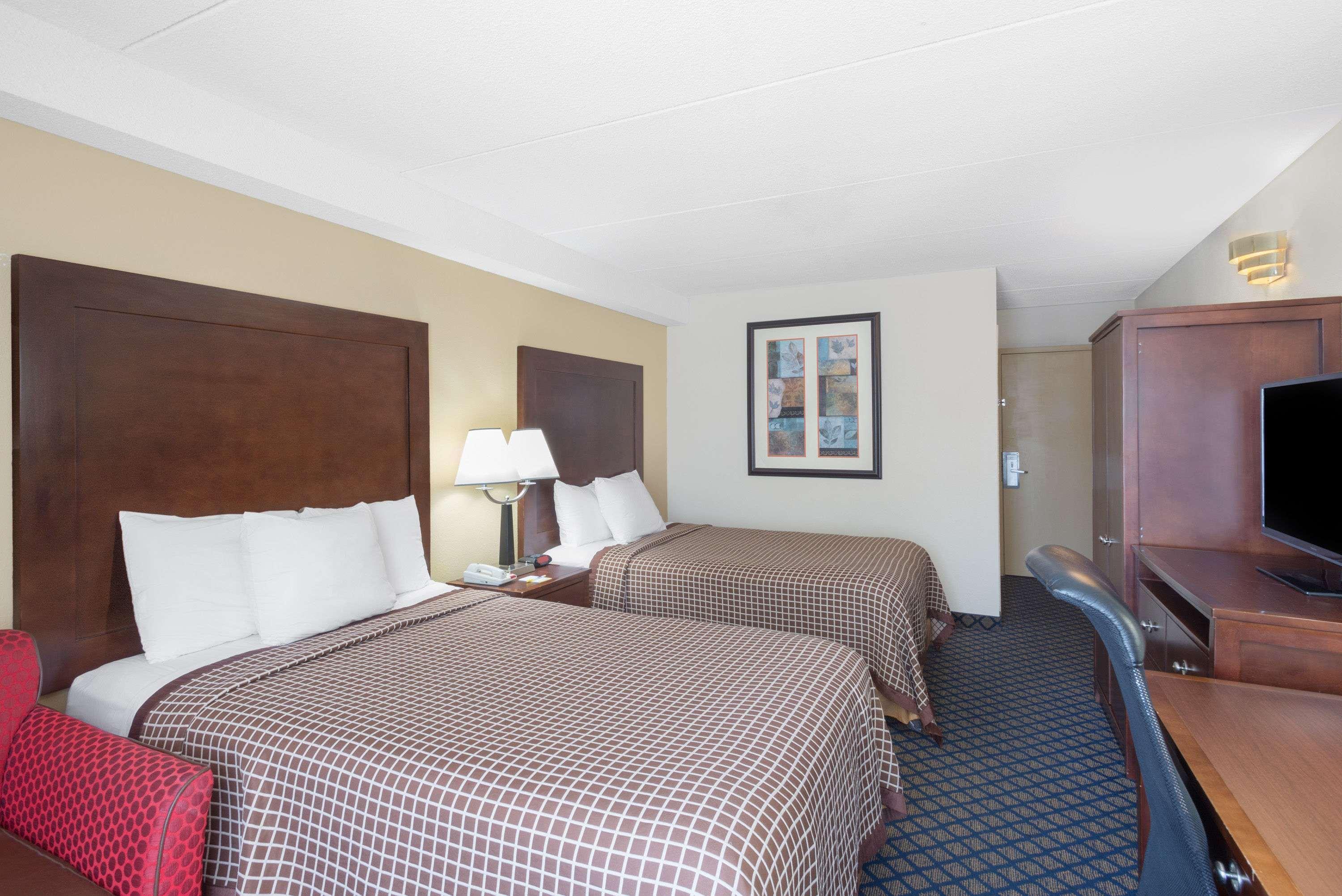 Days Inn By Wyndham Geneva/Finger Lakes Zewnętrze zdjęcie